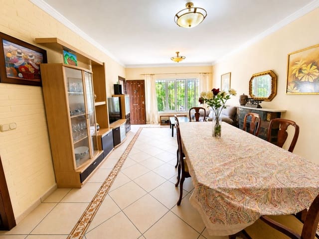 3 soveværelse Villa til salg i La Duquesa / Puerto de la Duquesa, Manilva med swimmingpool garage - € 549.000 (Ref: 10090403)