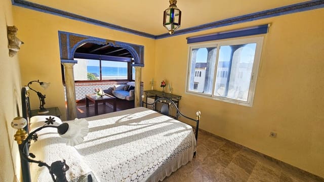 Casa de 4 habitaciones en Bahia de Casares, Casares en venta con piscina garaje - 675.000 € (Ref: 10090416)
