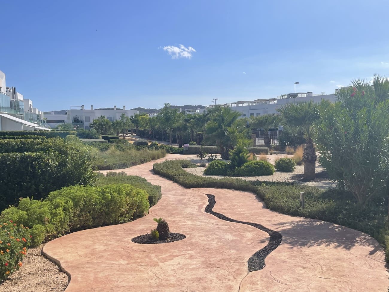 Apartamento de 2 habitaciones en Entre Naranjos en venta con piscina garaje - 259.950 € (Ref: 10090497)
