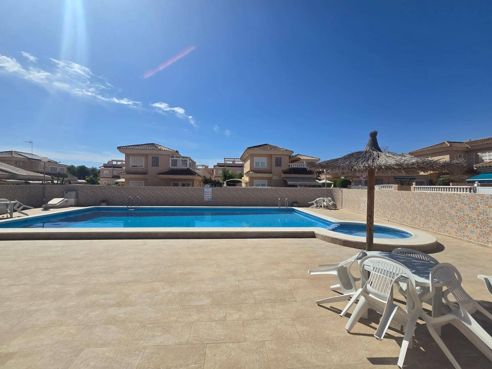 3 soverom Villa til salgs i Torrevieja med svømmebasseng garasje - € 370 000 (Ref: 10090520)