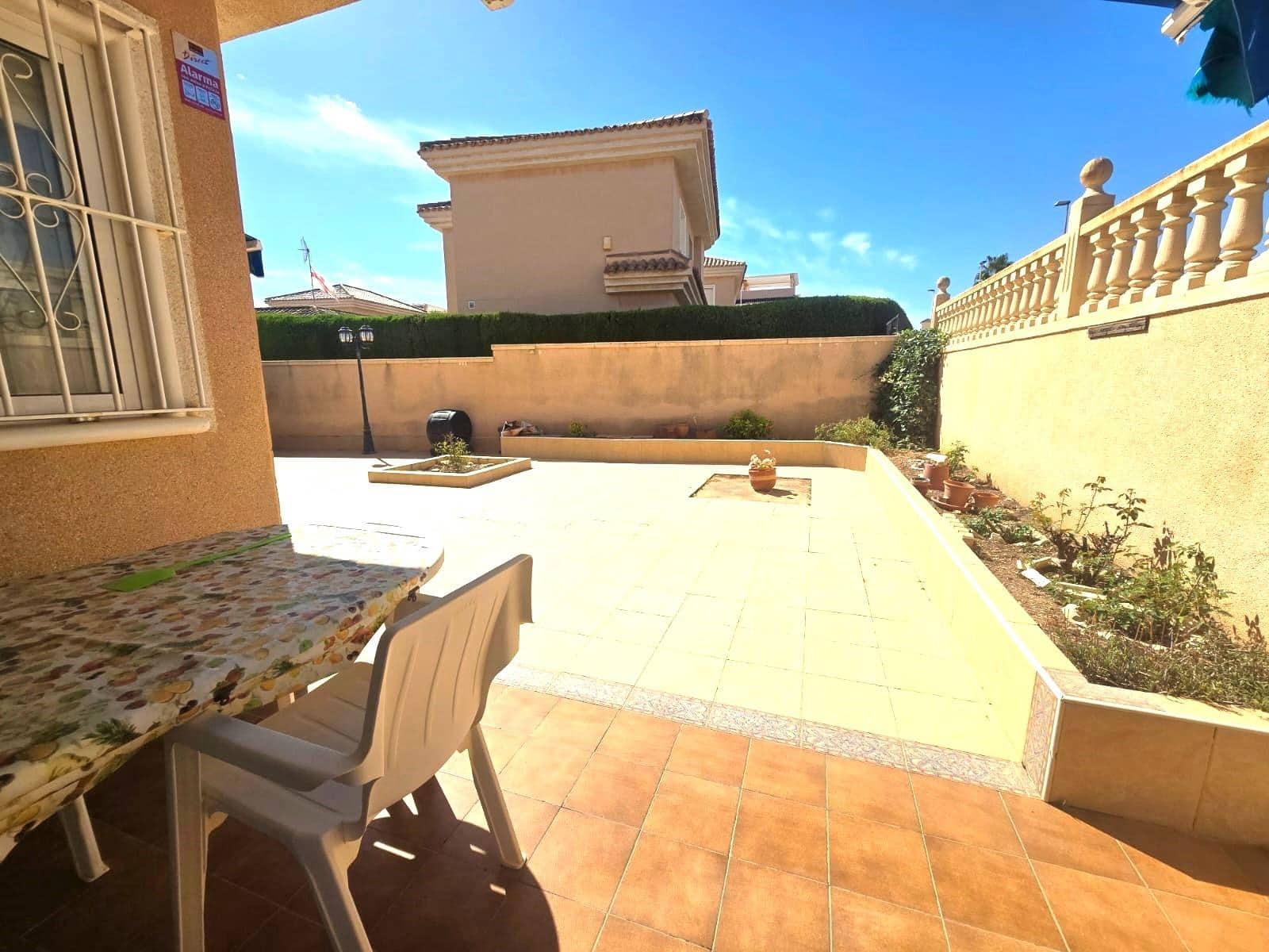 3 soverom Villa til salgs i Torrevieja med svømmebasseng garasje - € 370 000 (Ref: 10090520)