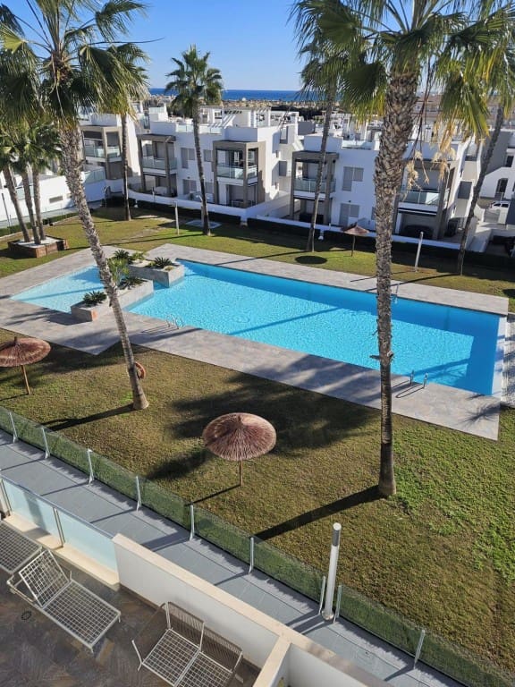 4 sovrum Semi-fristående Villa till salu i Torrevieja med pool - 535 000 € (Ref: 10090525)