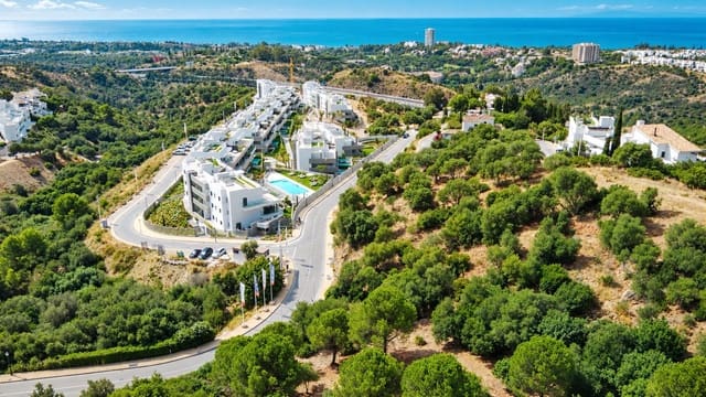 6 sypialnia Willa na sprzedaż w Los Monteros, Marbella z basenem - 4 800 000 € (Ref: 10090529)