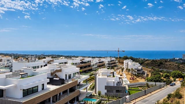 6 sypialnia Willa na sprzedaż w Los Monteros, Marbella z basenem - 4 800 000 € (Ref: 10090529)
