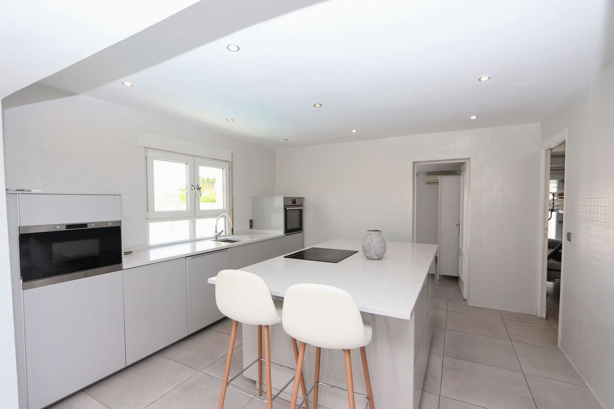 4 soveværelse Villa til salg i Los Balcones med swimmingpool garage - € 525.000 (Ref: 10090530)