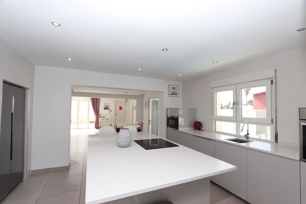 4 soveværelse Villa til salg i Los Balcones med swimmingpool garage - € 525.000 (Ref: 10090530)