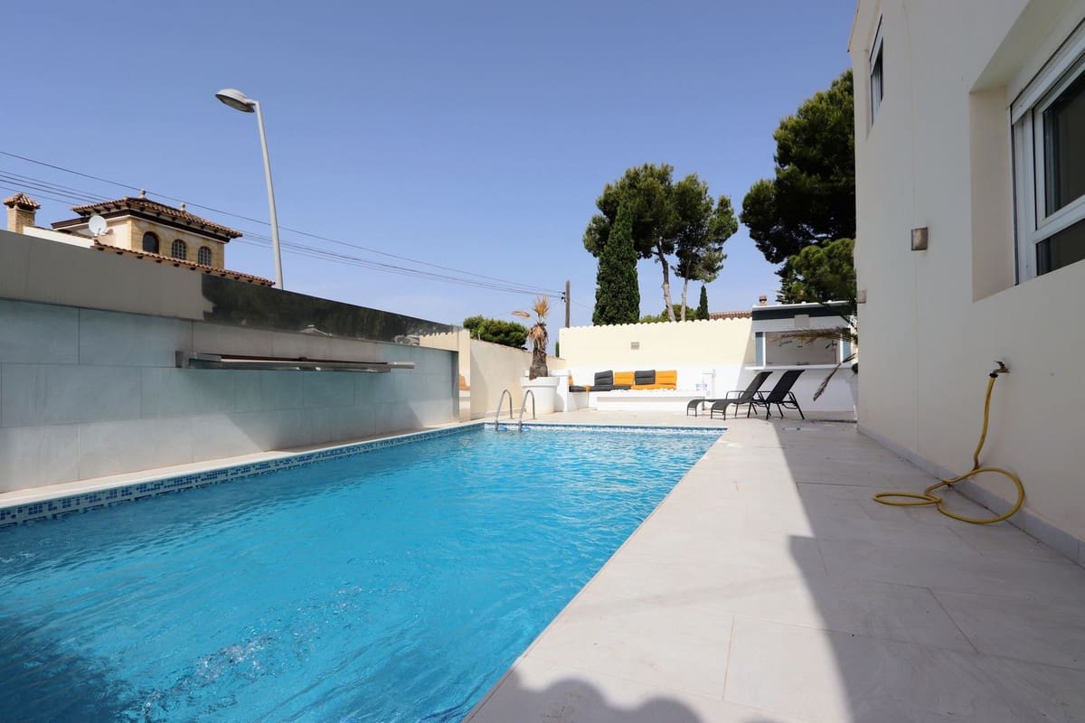 4 soveværelse Villa til salg i Los Balcones med swimmingpool garage - € 525.000 (Ref: 10090530)