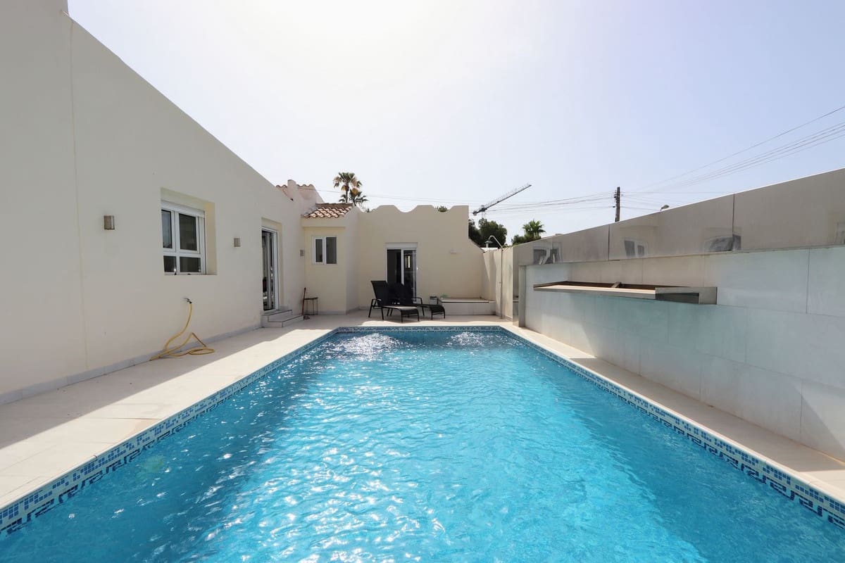 4 soveværelse Villa til salg i Los Balcones med swimmingpool garage - € 525.000 (Ref: 10090530)
