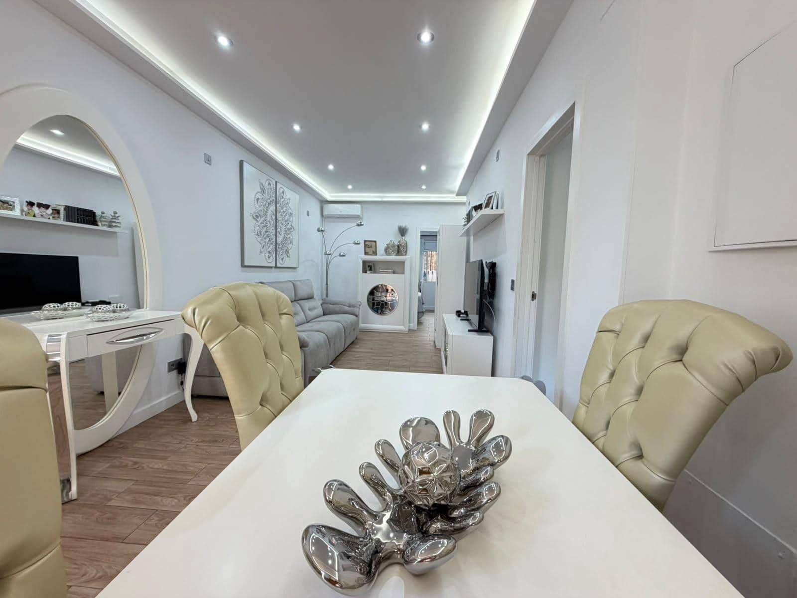 Casa de 2 habitaciones en Torrevieja en venta - 339.333 € (Ref: 10090532)