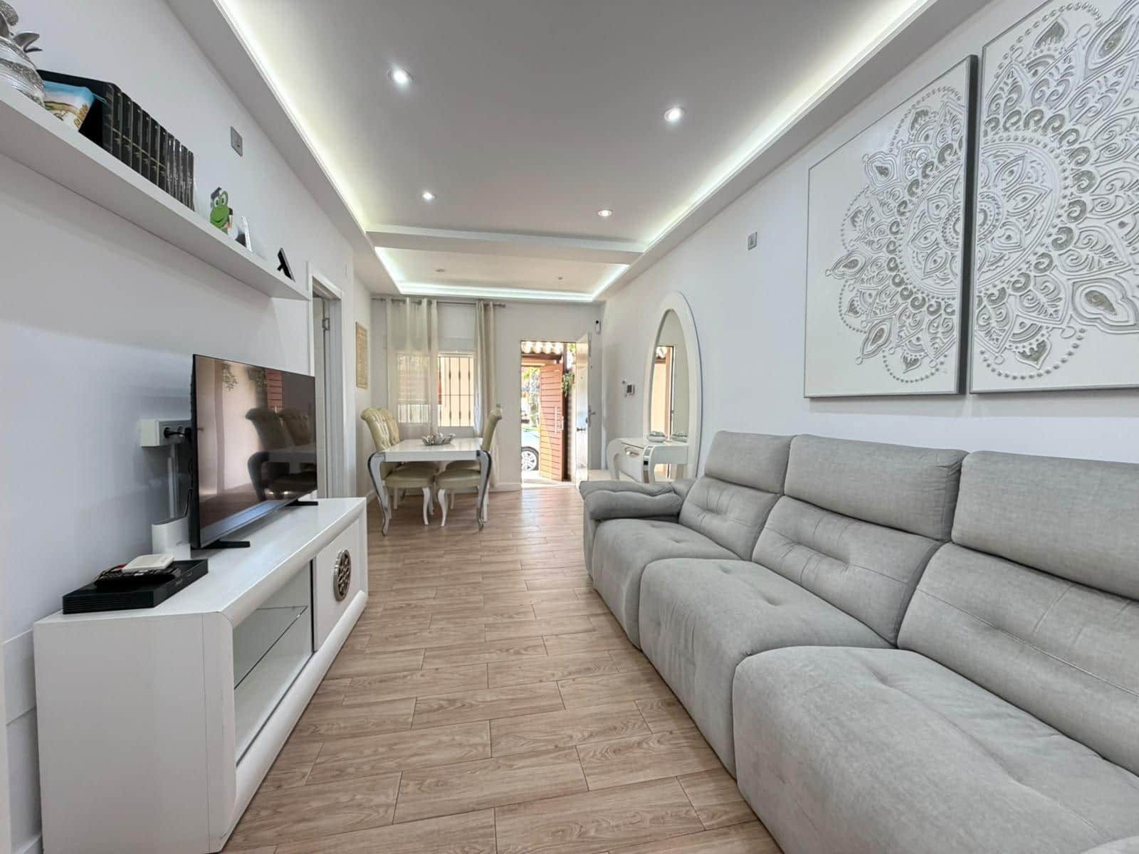 Casa de 2 habitaciones en Torrevieja en venta - 339.333 € (Ref: 10090532)