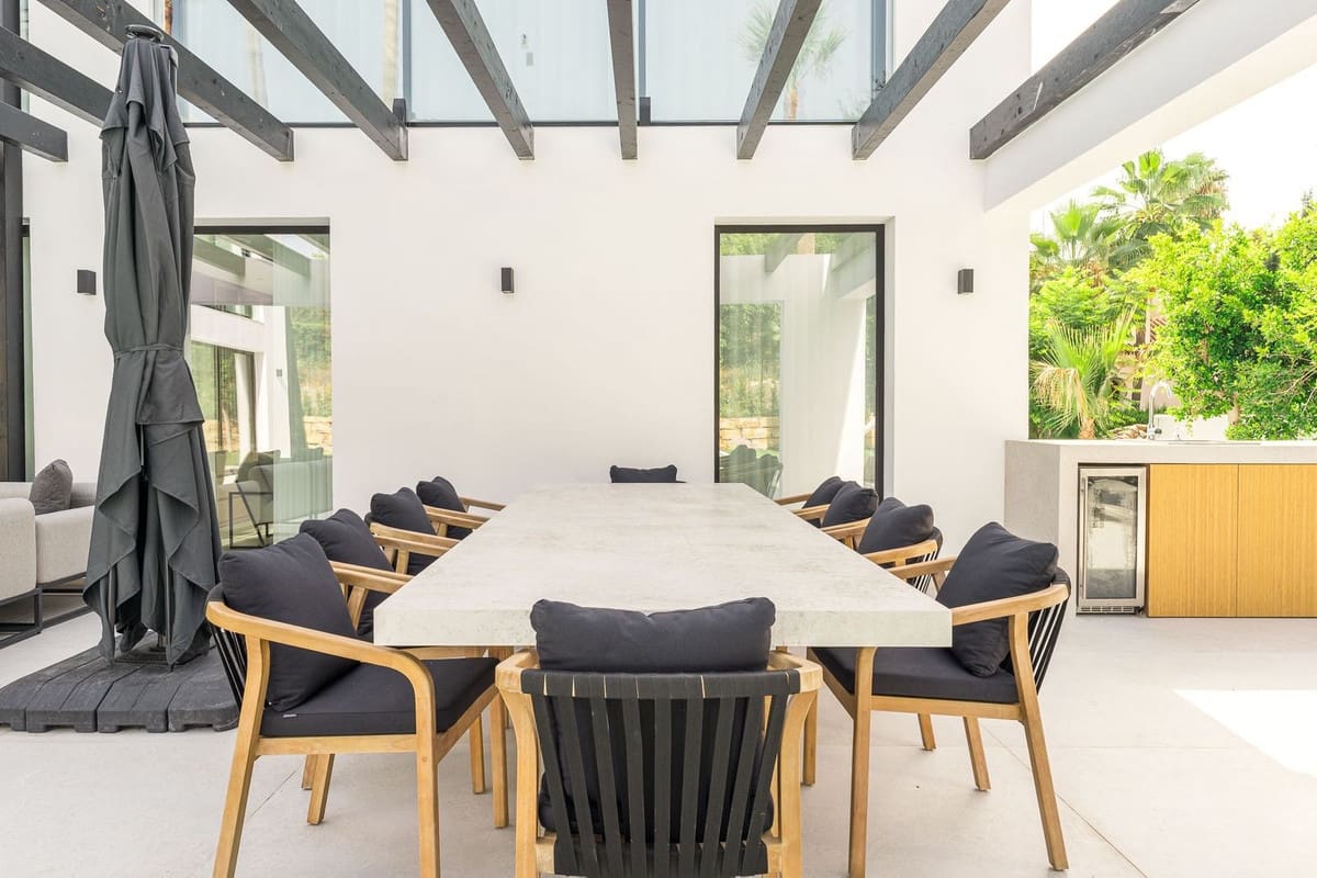 4 slaapkamer Villa te koop in Nueva Andalucia met zwembad - € 3.395.000 (Ref: 10095053)