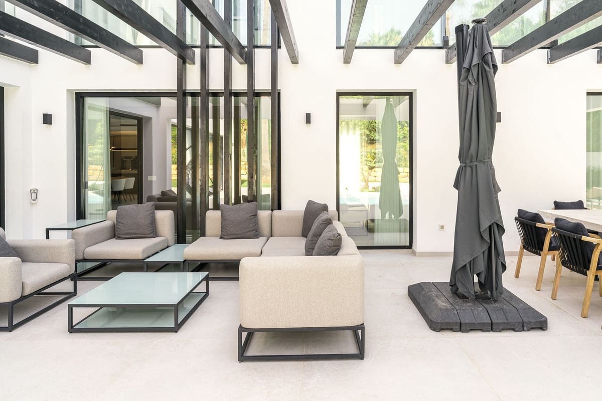 4 slaapkamer Villa te koop in Nueva Andalucia met zwembad - € 3.395.000 (Ref: 10095053)