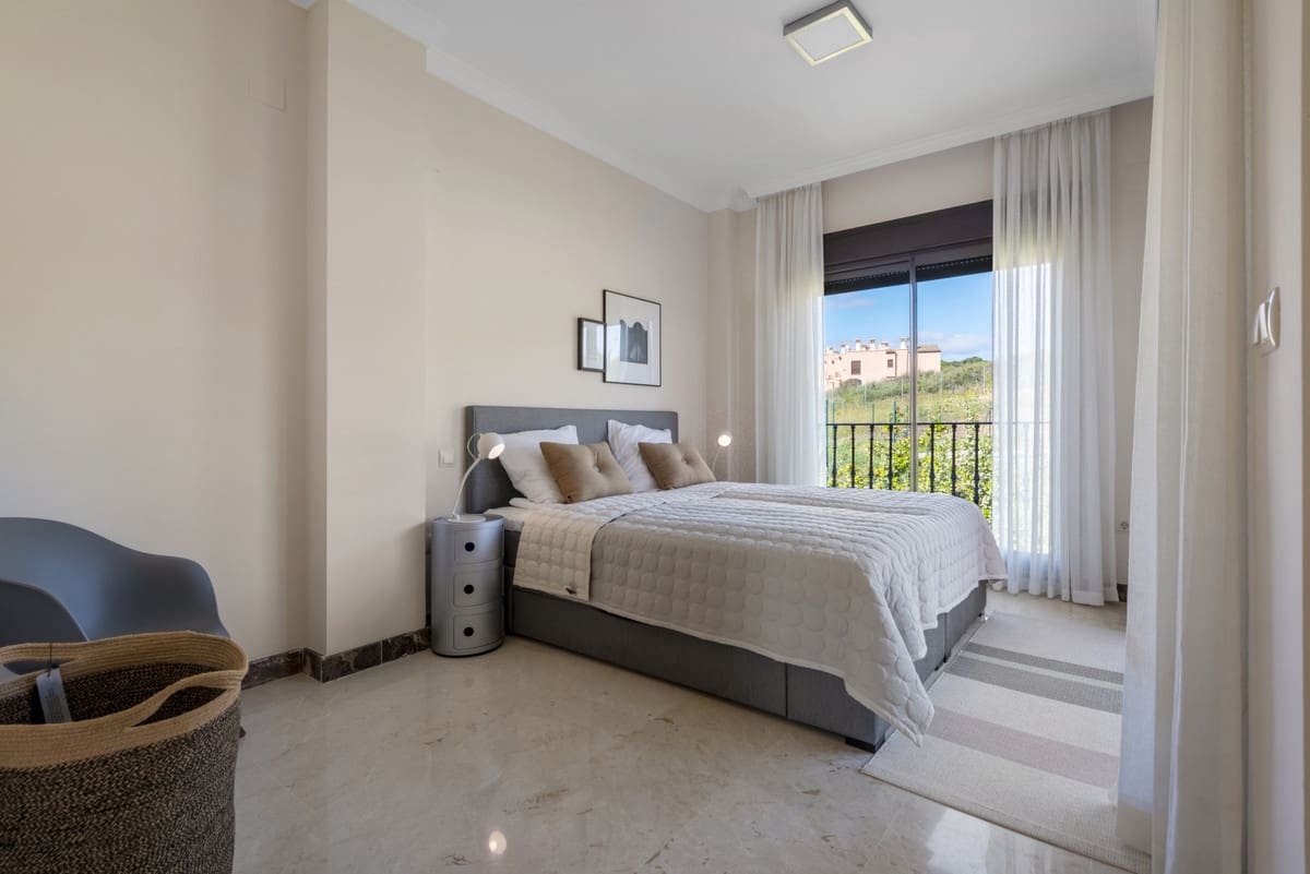 4 quarto Moradia para venda em Estepona com piscina - 718 693 € (Ref: 10095065)