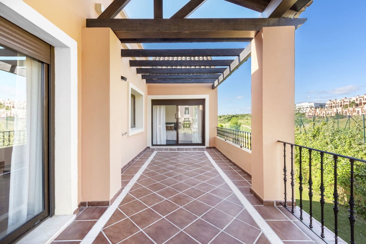 4 quarto Moradia para venda em Estepona com piscina - 718 693 € (Ref: 10095065)