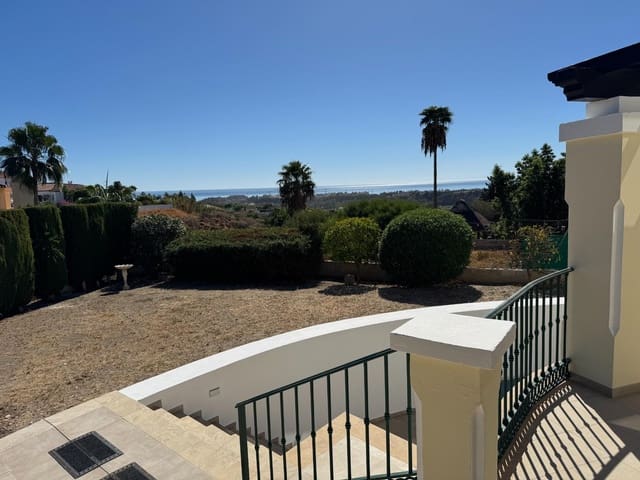 5 quarto Moradia para venda em Las Lomas, Estepona com garagem - 1 395 000 € (Ref: 10095072)