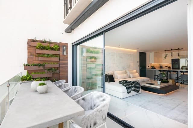 Apartamento de 3 habitaciones en Puerto Banus, Marbella en venta - 2.950.000 € (Ref: 10095084)