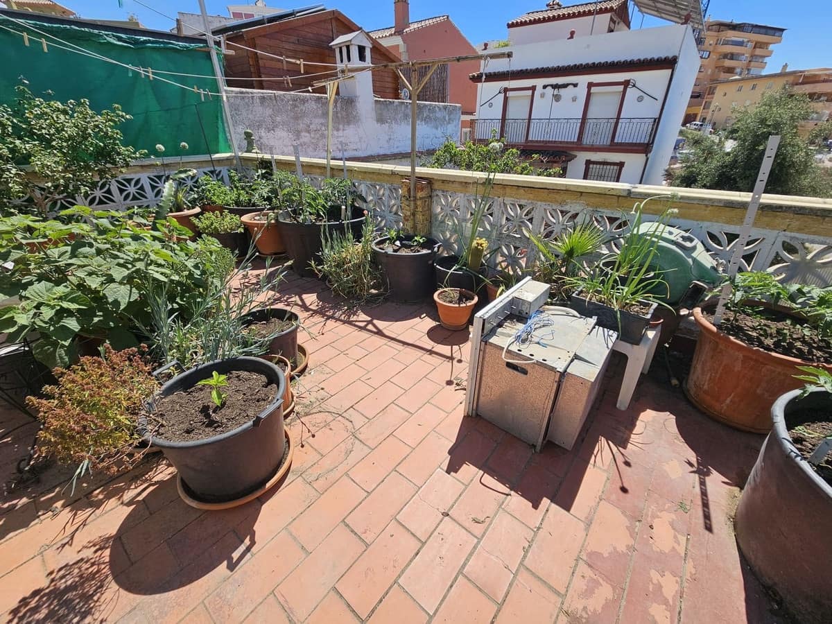 5 soverom Hus til salgs i Estepona med svømmebasseng garasje - € 395 000 (Ref: 10095092)