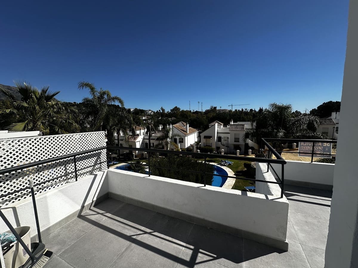 2 sovrum Lägenhet till salu i Nueva Andalucia med pool garage - 460 000 € (Ref: 10095094)