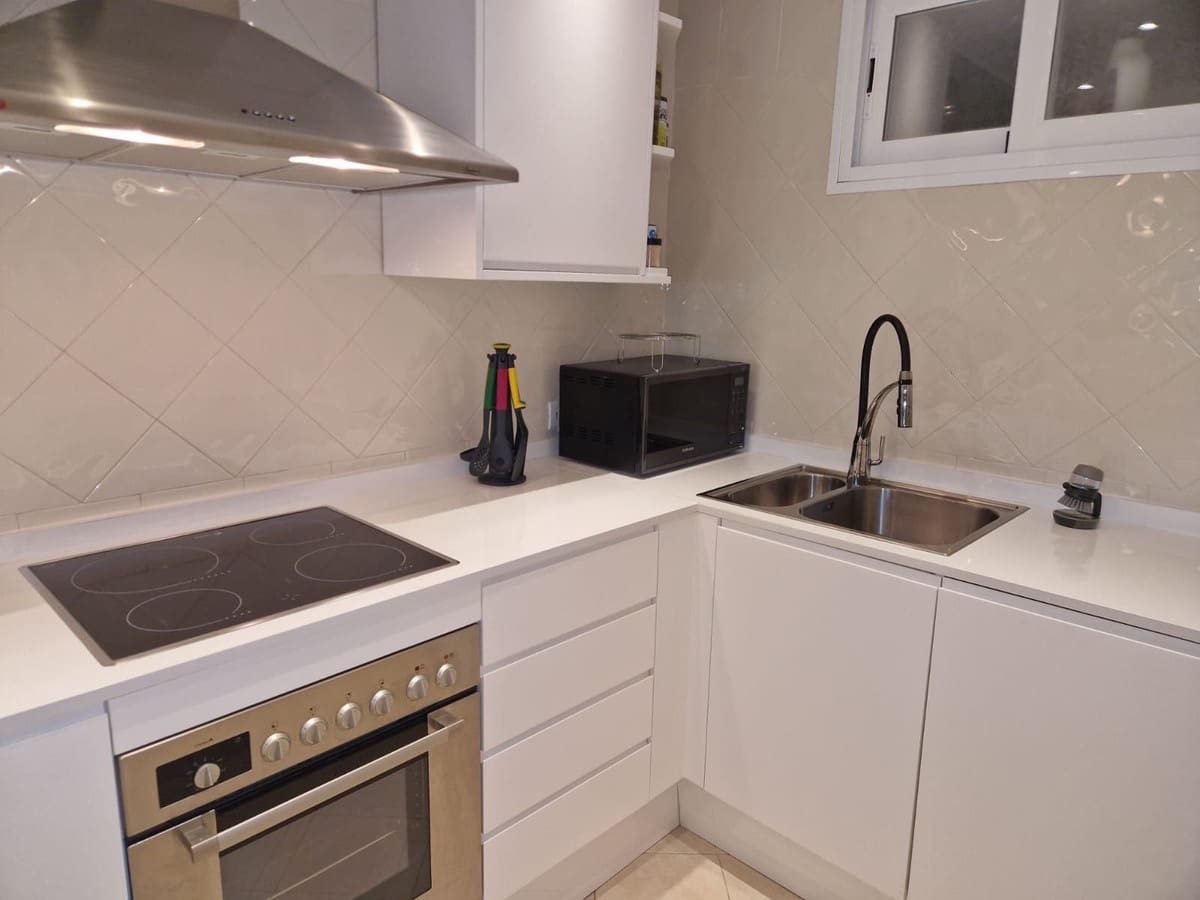 2 soverom Leilighet til salgs i Elviria med svømmebasseng garasje - € 375 000 (Ref: 10095101)