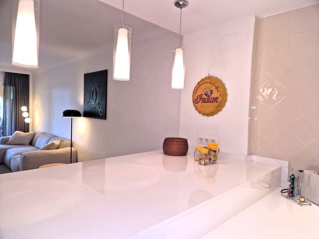 2 makuuhuone Huoneisto myytävänä paikassa Elviria, Marbella mukana uima-altaan 
autotalli - 375 000 € (Ref: 10095101)