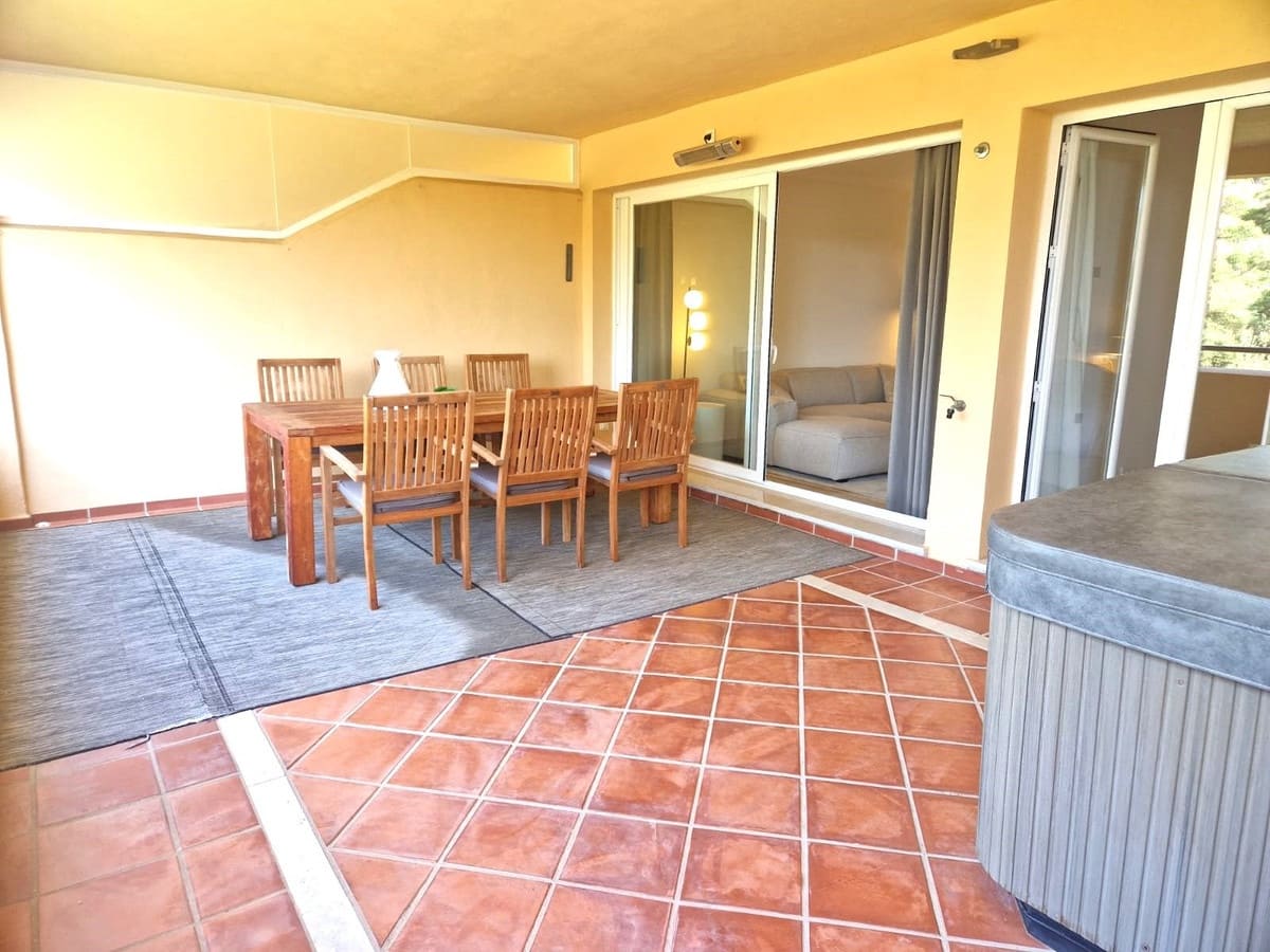 2 soverom Leilighet til salgs i Elviria med svømmebasseng garasje - € 375 000 (Ref: 10095101)