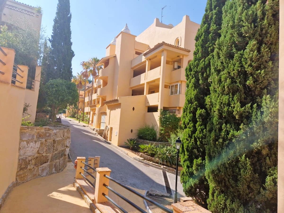 2 soverom Leilighet til salgs i Elviria med svømmebasseng garasje - € 375 000 (Ref: 10095101)