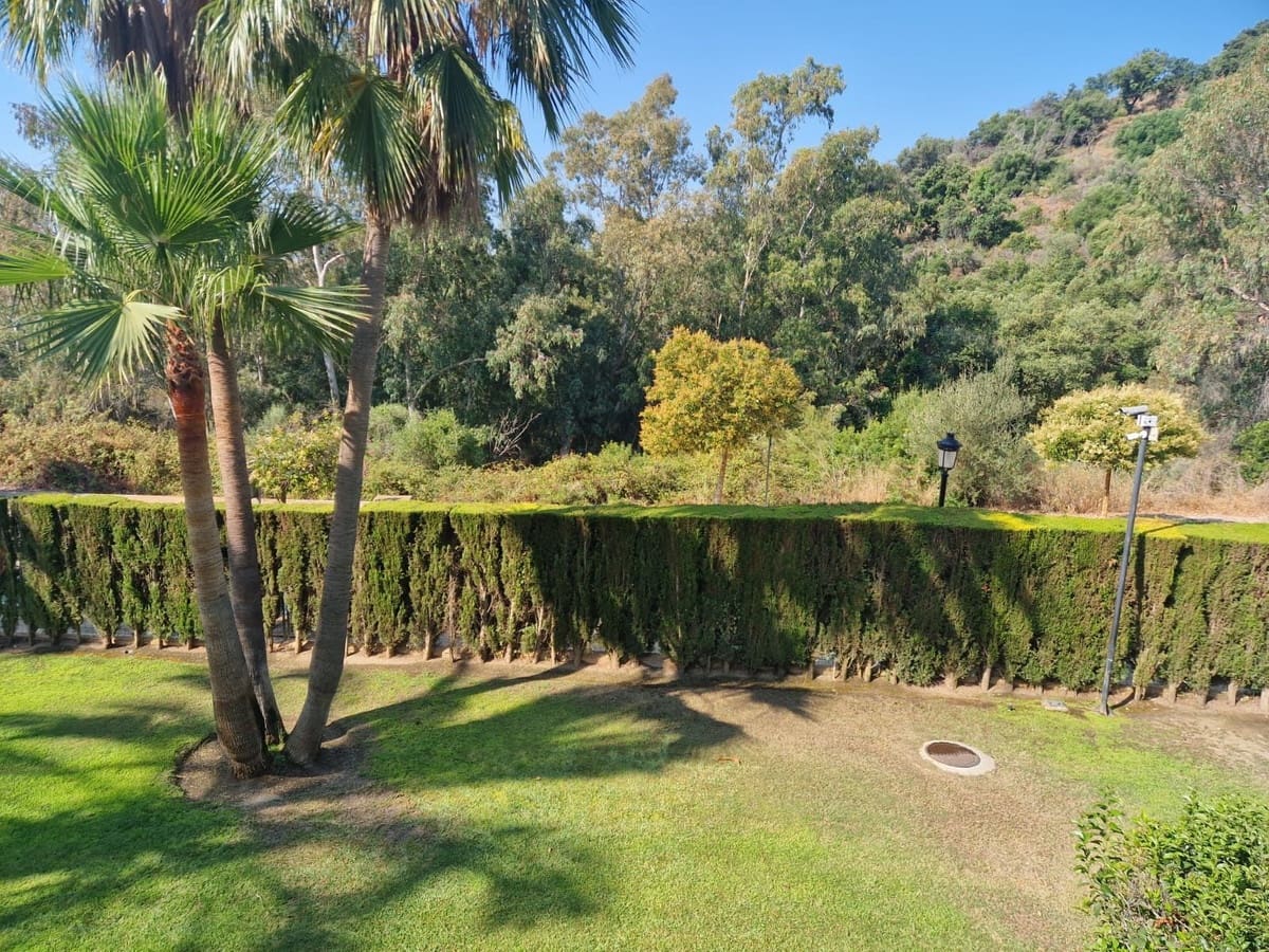 2 soverom Leilighet til salgs i Elviria med svømmebasseng garasje - € 375 000 (Ref: 10095101)