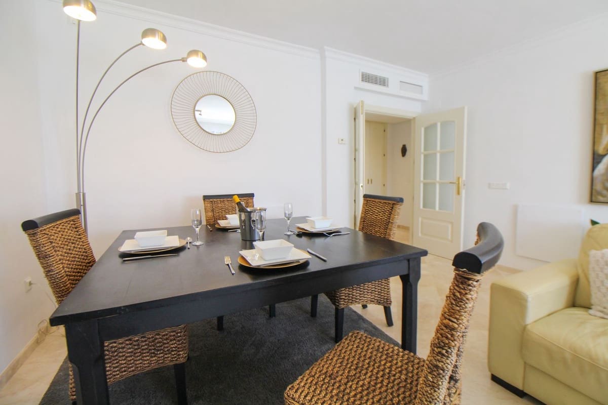 2 soveværelse Lejlighed til salg i Elviria med swimmingpool - € 335.000 (Ref: 10095105)