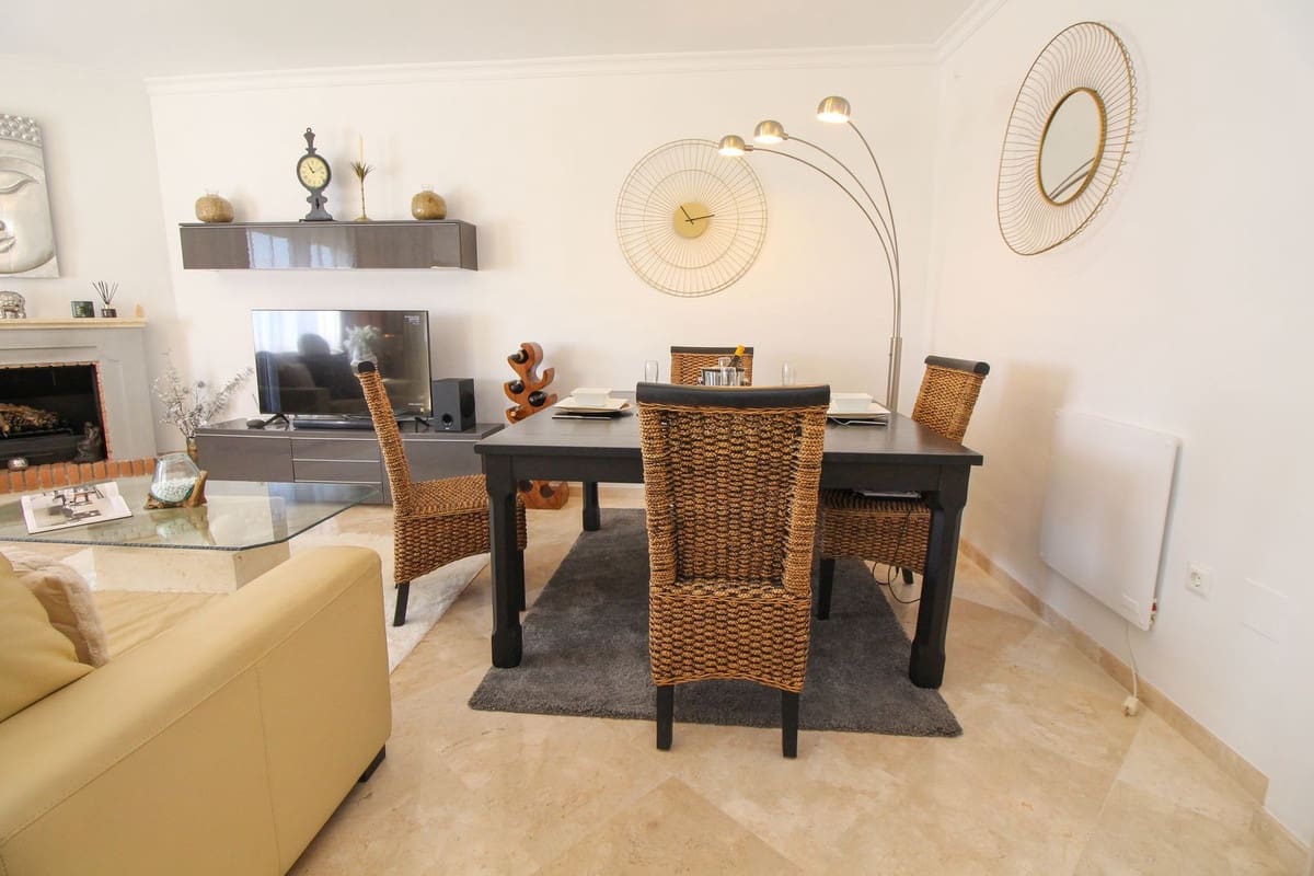 2 soveværelse Lejlighed til salg i Elviria med swimmingpool - € 335.000 (Ref: 10095105)