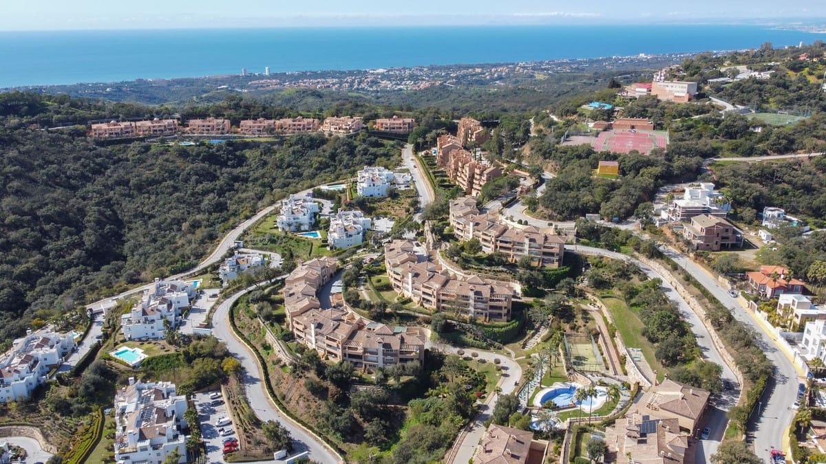 2 soveværelse Lejlighed til salg i Elviria med swimmingpool - € 335.000 (Ref: 10095105)