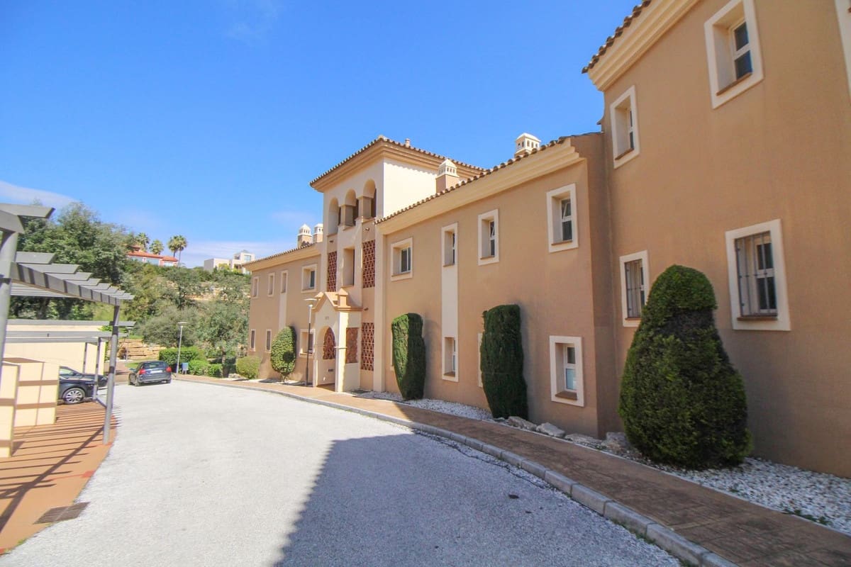 2 soveværelse Lejlighed til salg i Elviria med swimmingpool - € 335.000 (Ref: 10095105)