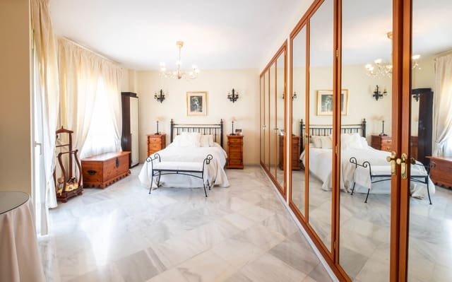 4 Zimmer Haus zu verkaufen in Fuengirola mit Pool Garage - 1.050.000 € (Ref: 10095109)