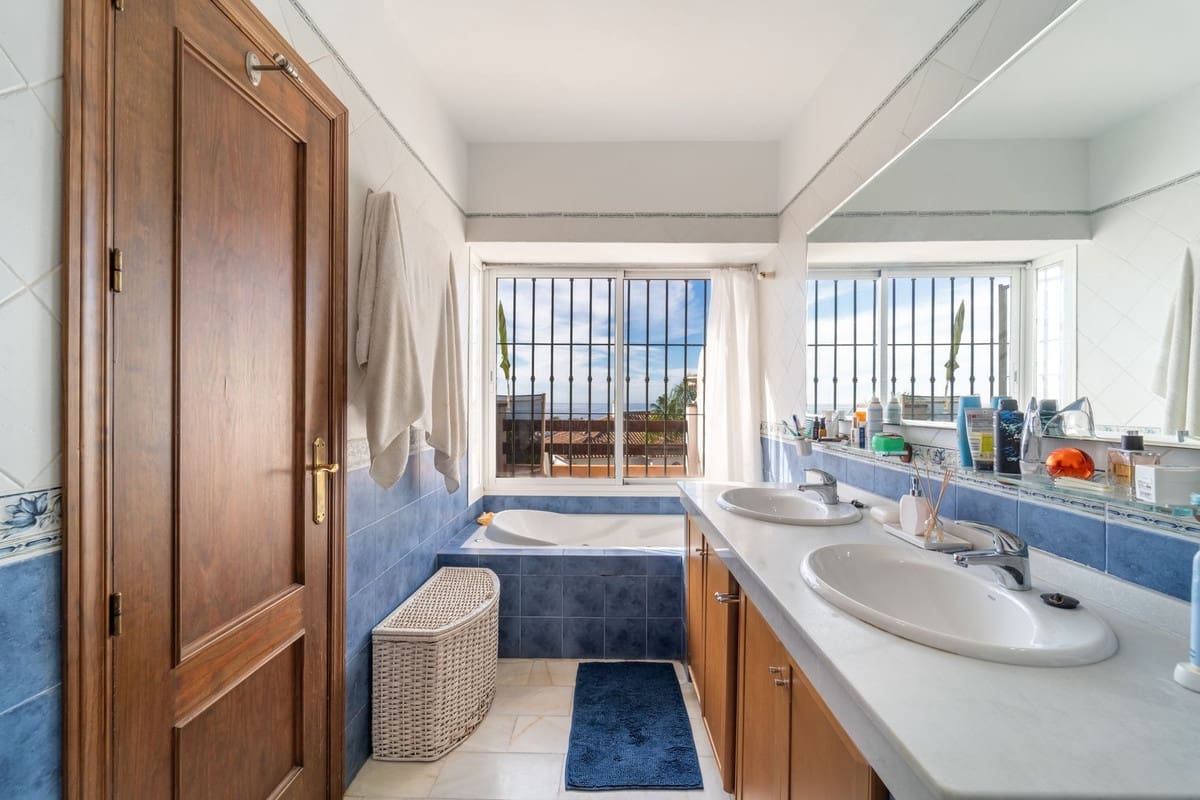 3 Zimmer Haus zu verkaufen in Marbella mit Pool Garage - 875.000 € (Ref: 10095123)