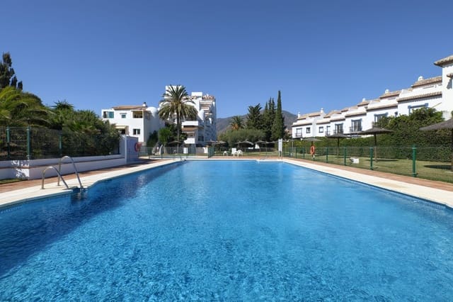 3 slaapkamer Appartement te koop in Puerto de Estepona, Estepona met zwembad - € 695.000 (Ref: 10095130)