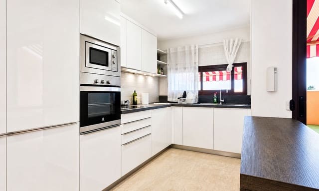 2 makuuhuone Huoneisto myytävänä paikassa La Duquesa / Puerto de la Duquesa, Manilva mukana uima-altaan 
autotalli - 345 000 € (Ref: 10095157)