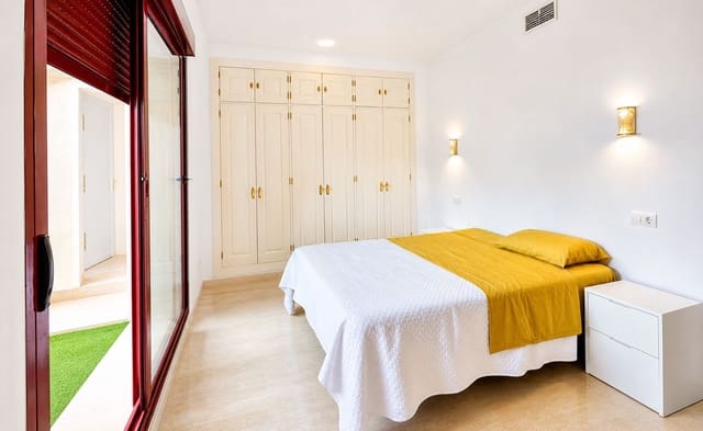 2 makuuhuone Huoneisto myytävänä paikassa La Duquesa / Puerto de la Duquesa, Manilva mukana uima-altaan 
autotalli - 345 000 € (Ref: 10095157)