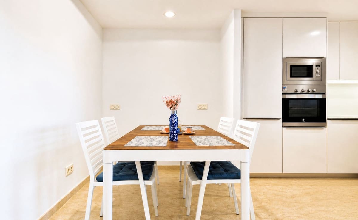2 makuuhuone Huoneisto myytävänä paikassa La Duquesa / Puerto de la Duquesa mukana uima-altaan 
autotalli - 345 000 € (Ref: 10095157)