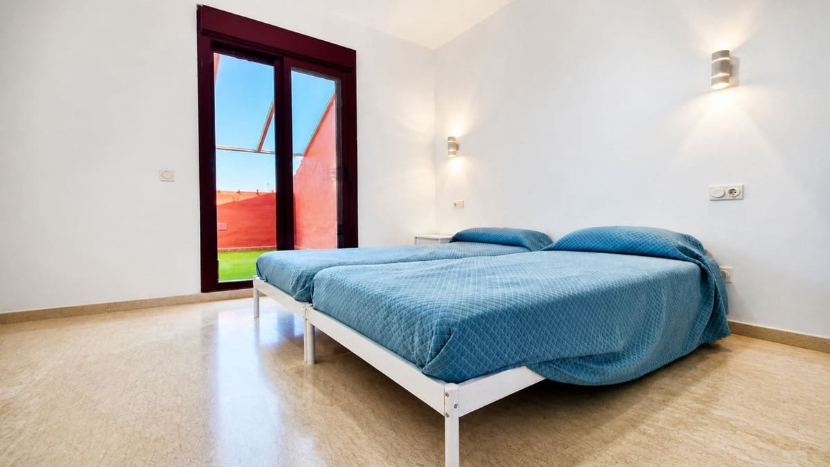 2 makuuhuone Huoneisto myytävänä paikassa La Duquesa / Puerto de la Duquesa mukana uima-altaan 
autotalli - 345 000 € (Ref: 10095157)