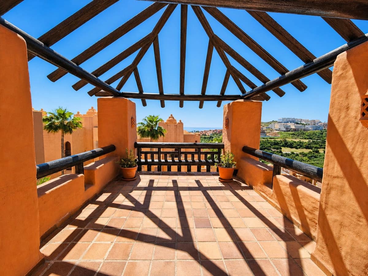 Apartamento de 3 habitaciones en San Luis de Sabinillas en venta con piscina garaje - 395.000 € (Ref: 10095168)
