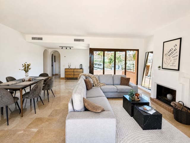 Apartamento de 3 habitaciones en San Luis de Sabinillas, Manilva en venta con piscina garaje - 395.000 € (Ref: 10095168)