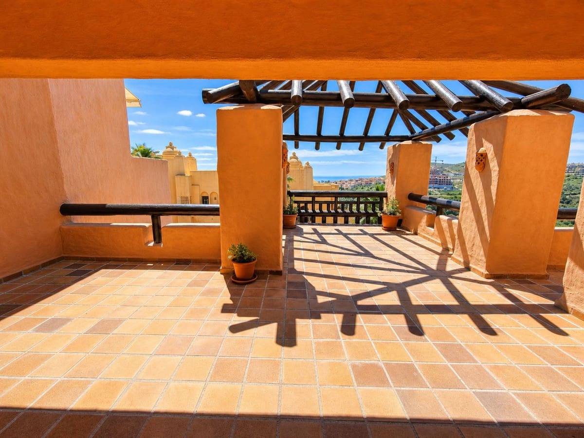 Apartamento de 3 habitaciones en San Luis de Sabinillas en venta con piscina garaje - 395.000 € (Ref: 10095168)
