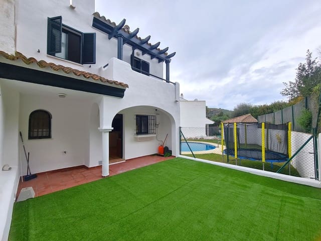 3 slaapkamer Huis te koop in Manilva Pueblo, Manilva met garage - € 560.000 (Ref: 10095172)