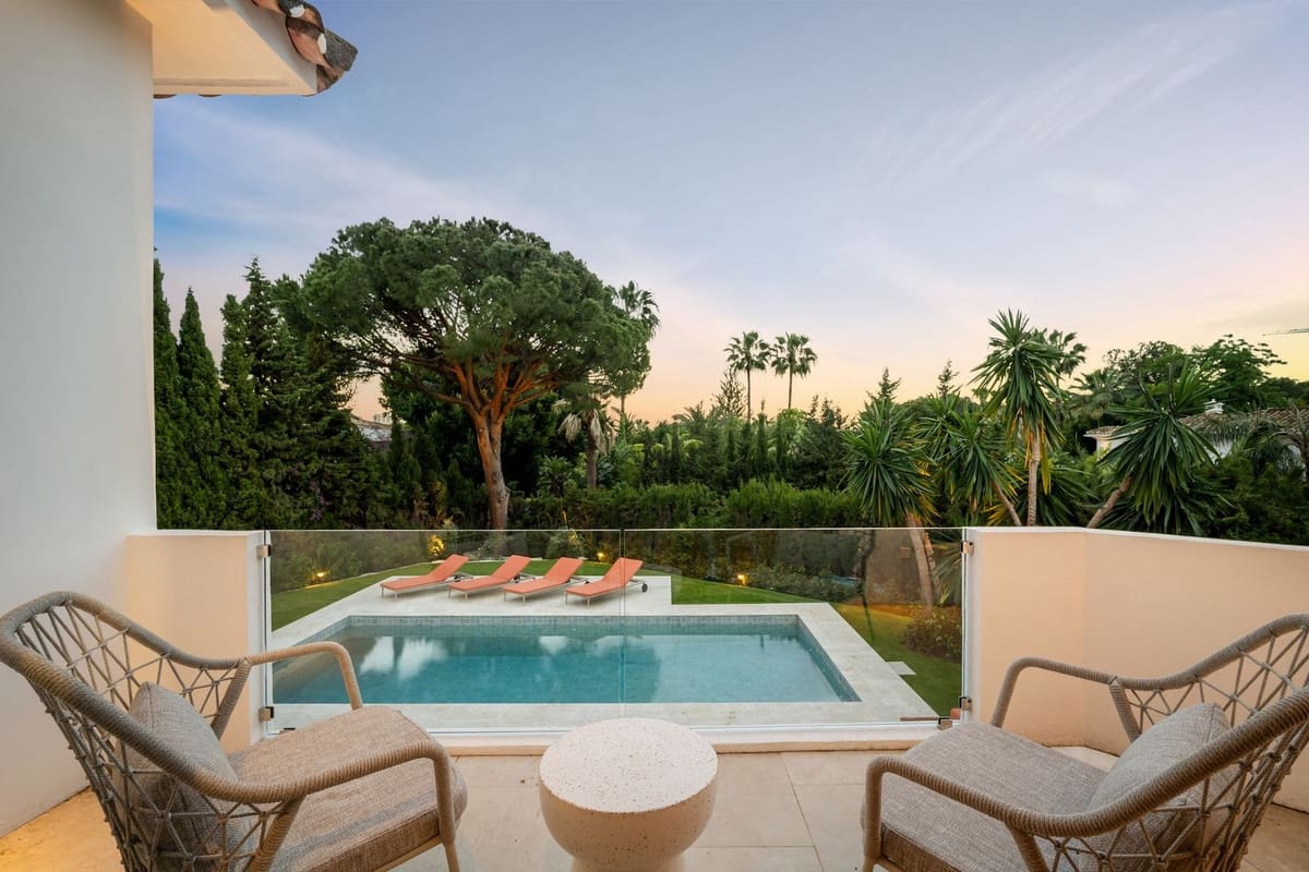 4 sypialnia Willa na sprzedaż w Nueva Andalucia z basenem garażem - 2 995 000 € (Ref: 10095196)