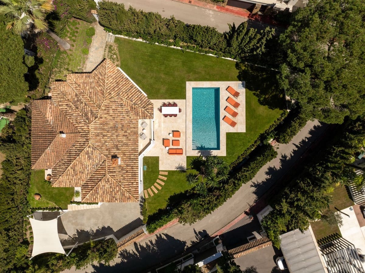 4 sypialnia Willa na sprzedaż w Nueva Andalucia z basenem garażem - 2 995 000 € (Ref: 10095196)