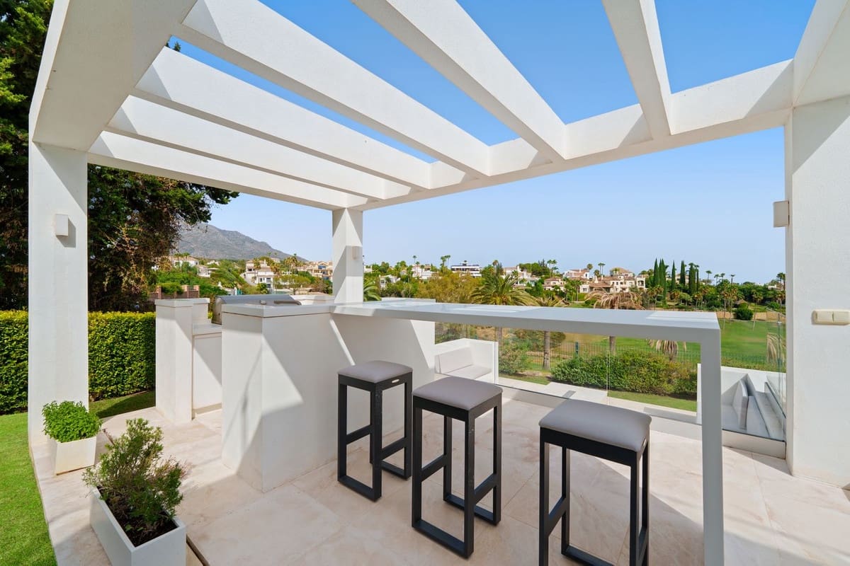 5 slaapkamer Villa te koop in Nueva Andalucia met zwembad garage - € 4.595.000 (Ref: 10095199)