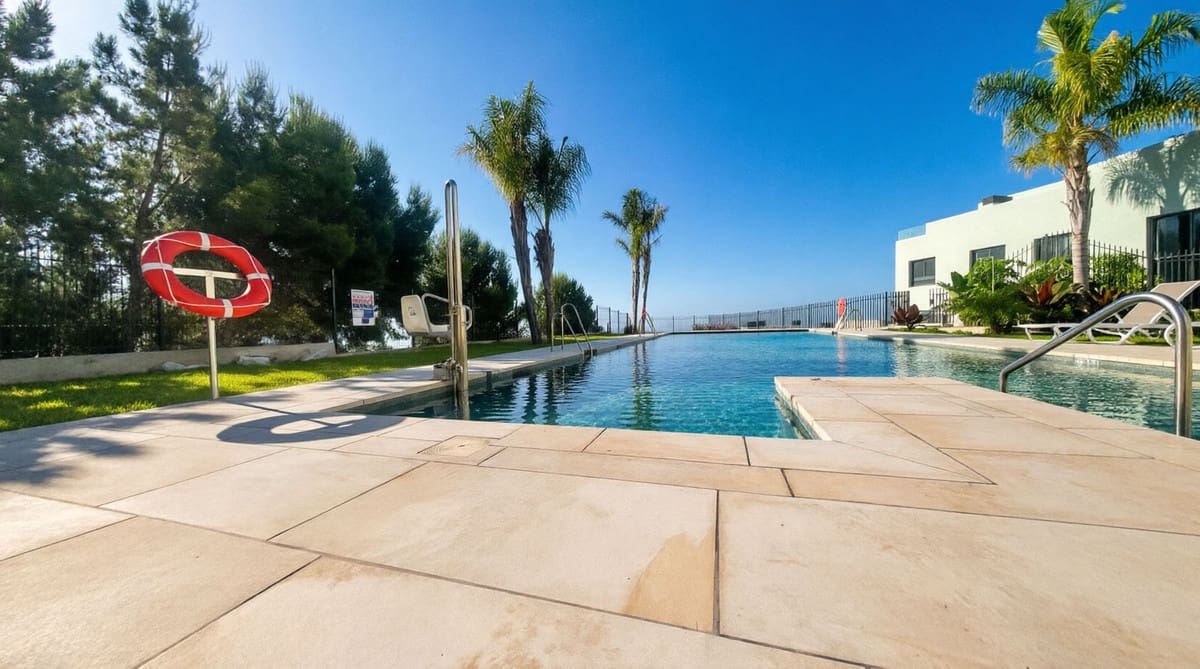 3 bedroom Apartment for sale in Benalmadena with pool garage - € 484,500 (Ref: 10095207)