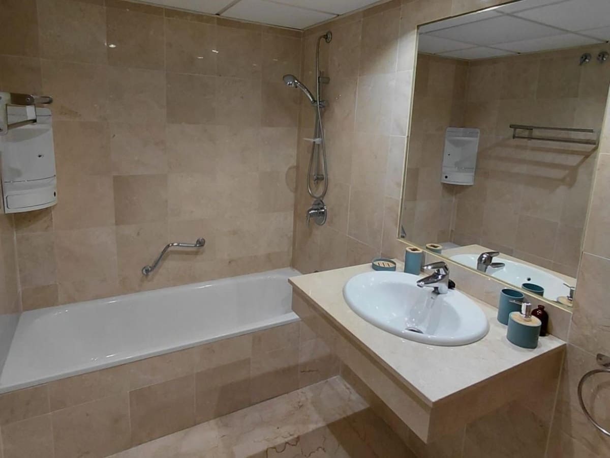 1 makuuhuone Huoneisto myytävänä paikassa Rio Real mukana uima-altaan - 345 000 € (Ref: 10095229)