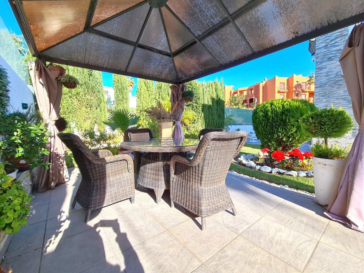Chalet de 3 habitaciones en Estepona en venta con piscina garaje - 1.150.000 € (Ref: 10095236)