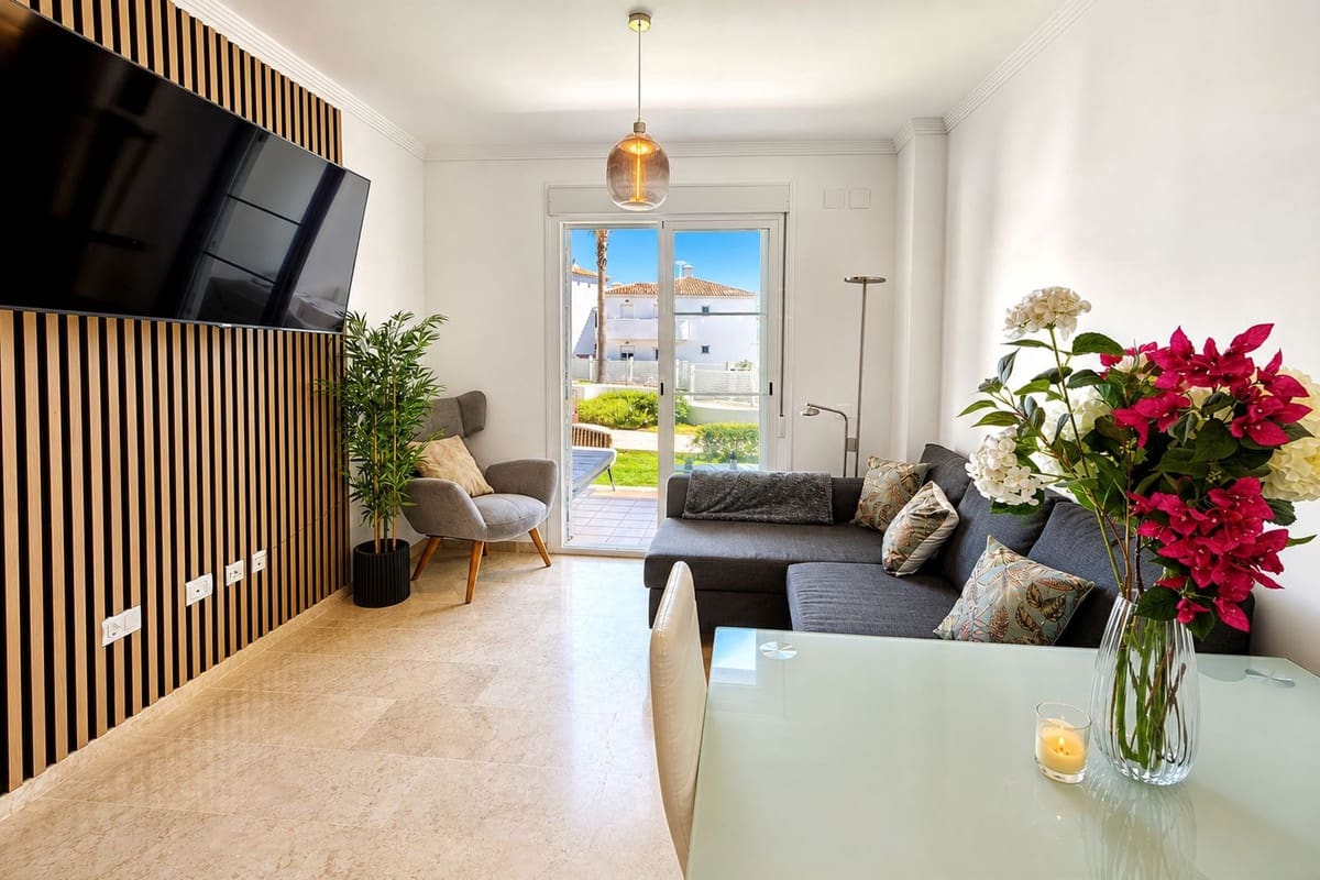 3 makuuhuone Huoneisto myytävänä paikassa La Duquesa / Puerto de la Duquesa mukana uima-altaan 
autotalli - 285 000 € (Ref: 10095260)