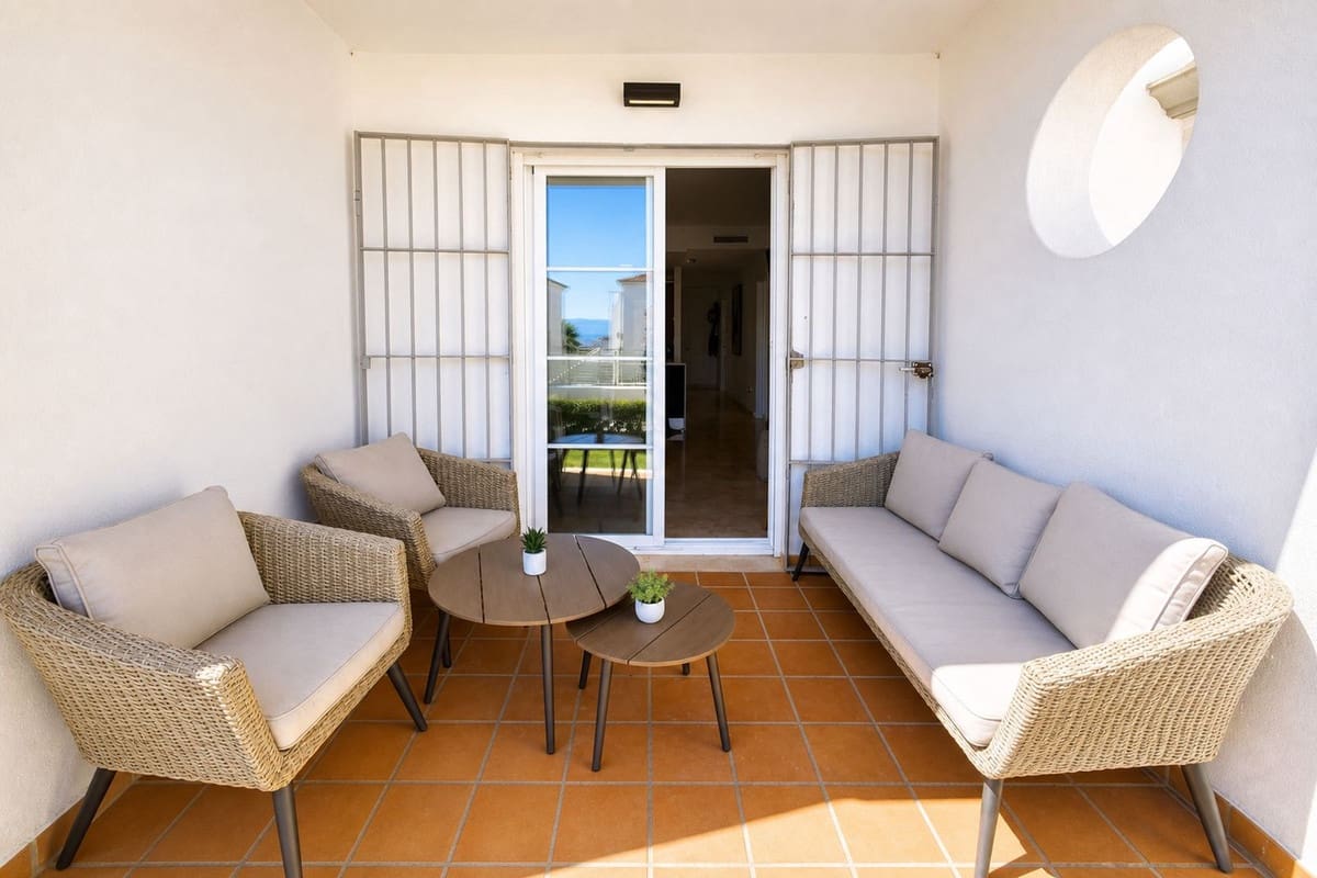 3 makuuhuone Huoneisto myytävänä paikassa La Duquesa / Puerto de la Duquesa mukana uima-altaan 
autotalli - 285 000 € (Ref: 10095260)